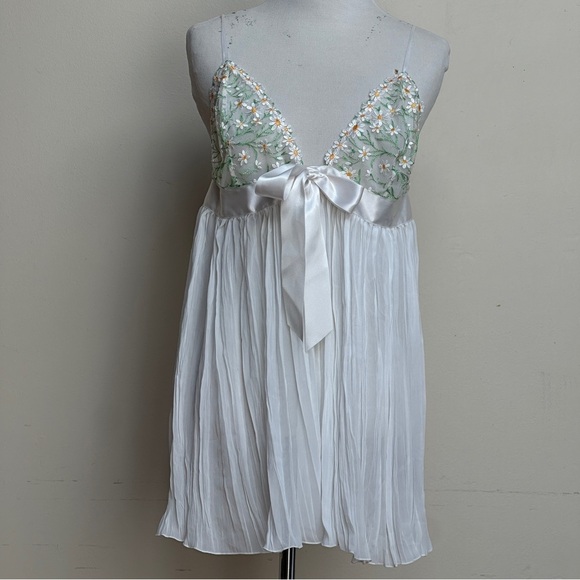 Victoria’s Secret VERY SEXY Wildflower Chiffon Pleated Babydoll Size Large - Picture 3 of 13